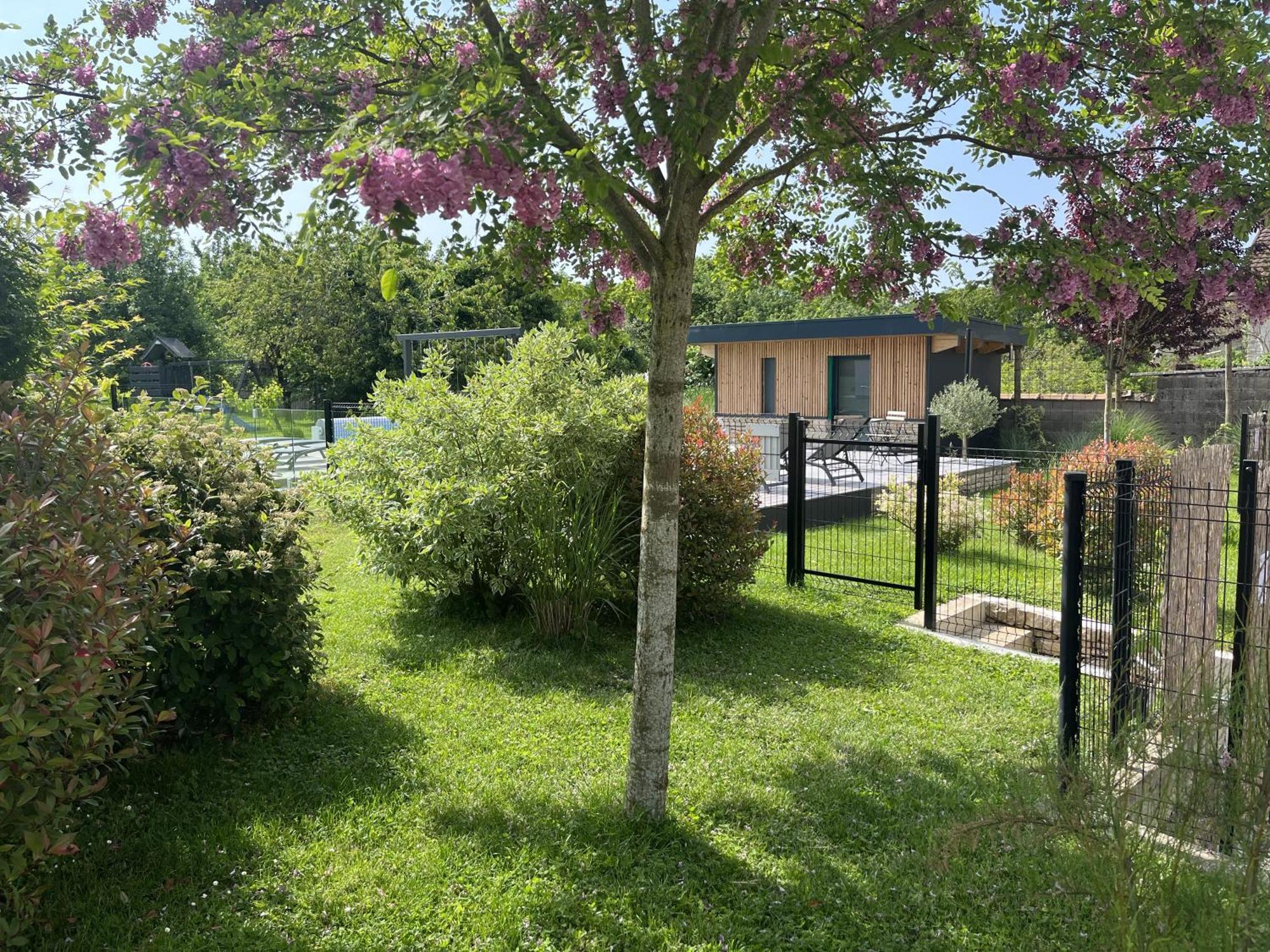 Appart-Hotel N 3 Avec Terrasse, Piscine, Petit-Dejeuner Et Parking Prive Chouzelot Exteriör bild